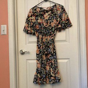 Size medium Lauren Conrad floral dress w/removable tie belt and flowy edges